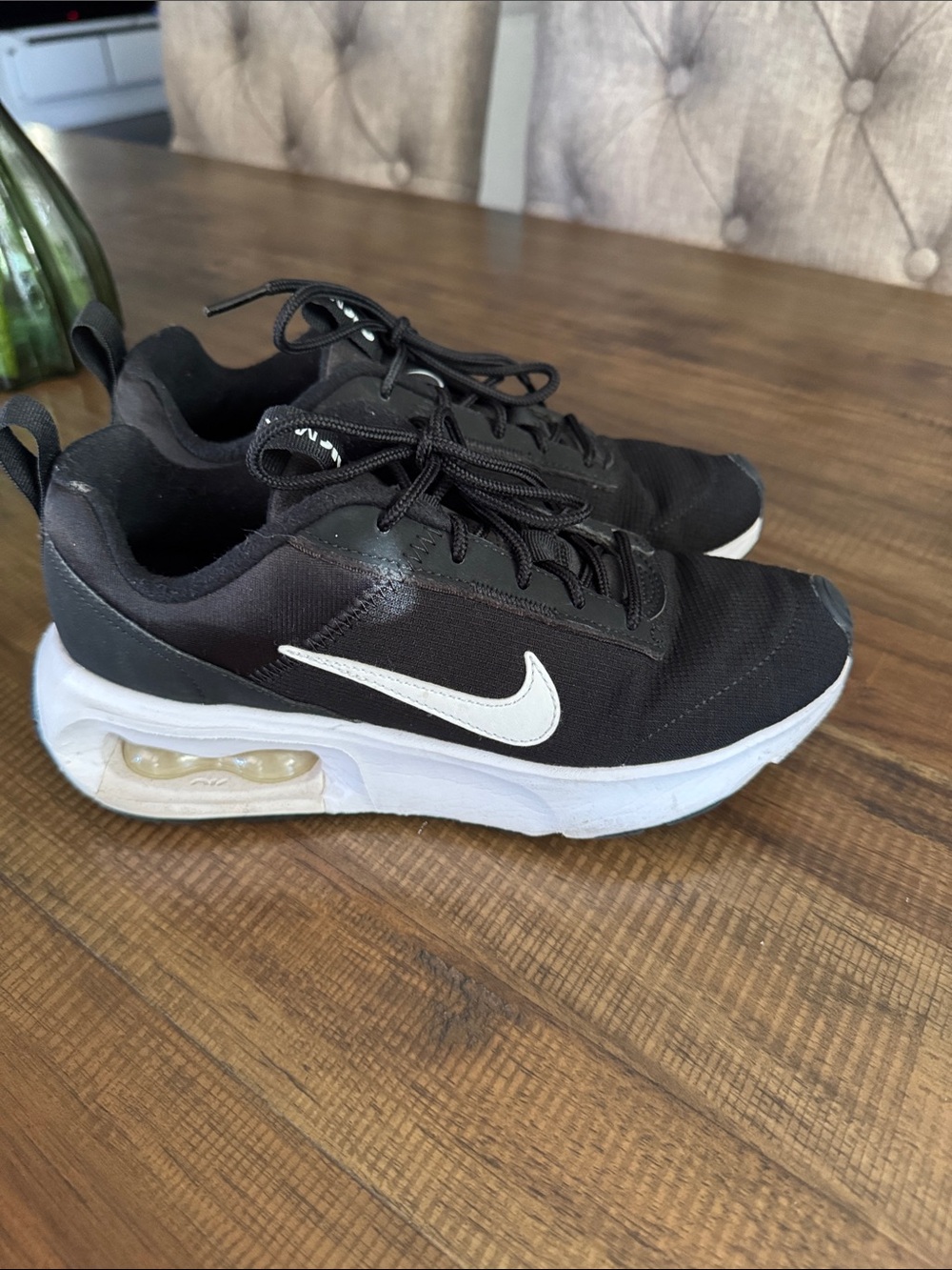 Nike Black and White Women’s Air-Max Athletic Sneakers